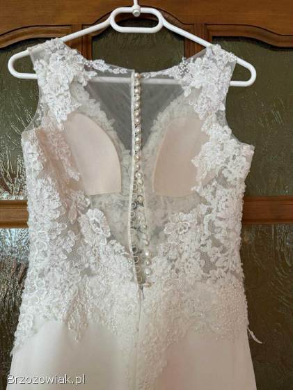 Suknia ślubna -  śmietankowa biel,  koronka,  gładka