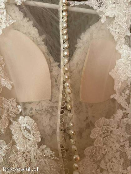 Suknia ślubna -  śmietankowa biel,  koronka,  gładka
