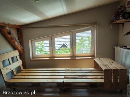 Łóżko z palet na kółkach szer 84