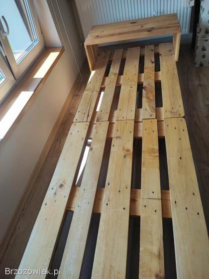 Łóżko z palet na kółkach szer 84