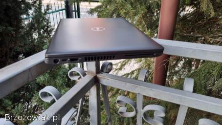 Dell latitude 5400 14 FHD IPS i5-835U 16GB Ram SSD Windows 11