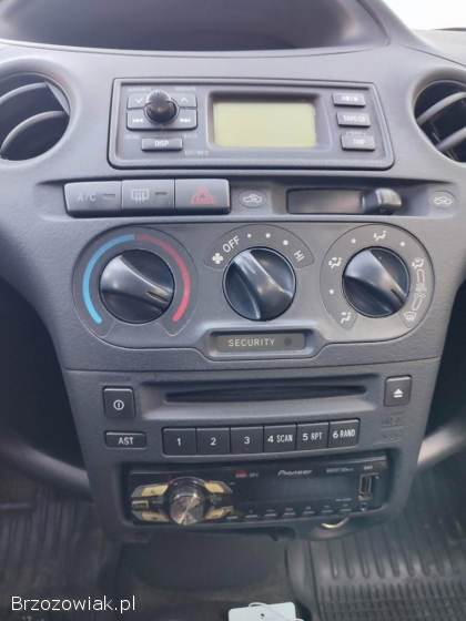 Toyota Yaris 2003