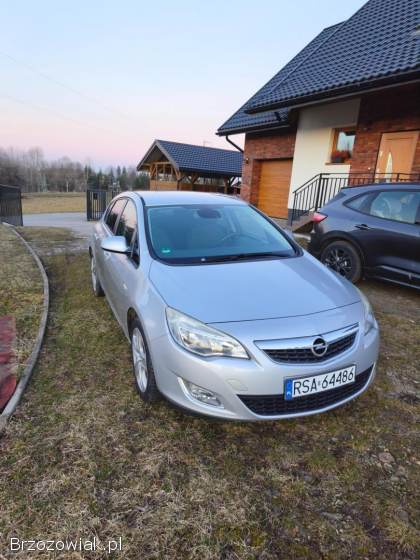 Opel Astra 2011