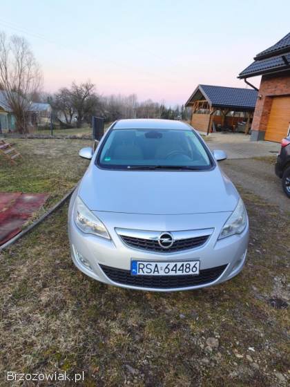 Opel Astra 2011