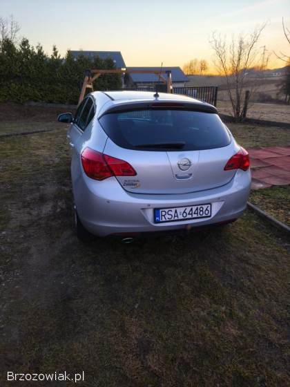 Opel Astra 2011