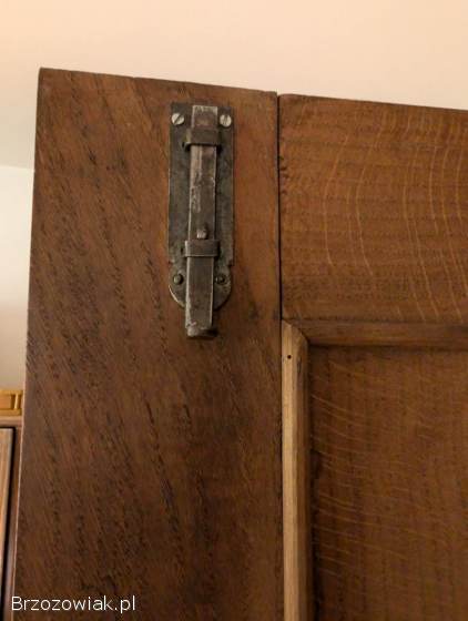 Szafa podworska z litego dębu polichromowana z I polowy XIX wieku