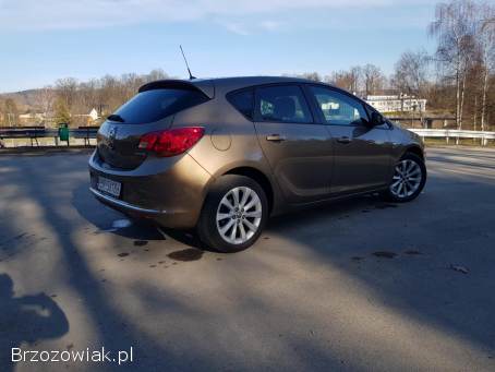 Opel Astra J 1.  4 Turbo/lift 2012