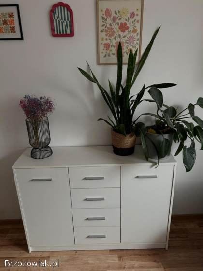 Biały komplet mebli -  szafa i komoda