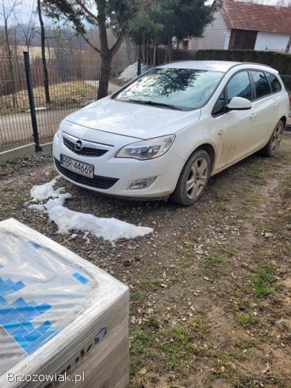 Opel Astra J 2011