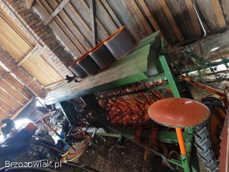 Ciągnik rolniczy Hanomag,  siewnik zbożowy Amazone,  brony,  przyczepa