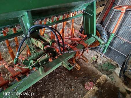 Ciągnik rolniczy Hanomag,  siewnik zbożowy Amazone,  brony,  przyczepa