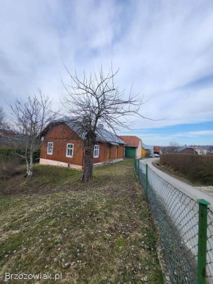 Dom z budynkiem gospodarczym.  Faliszówka
