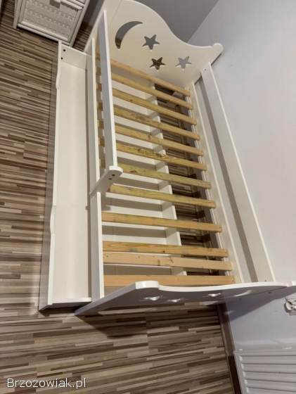 Drewniane łóżeczko