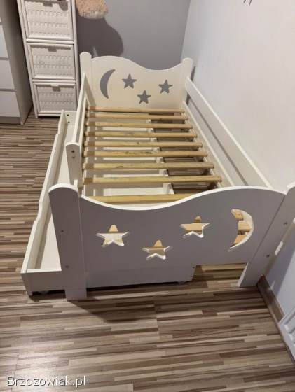 Drewniane łóżeczko