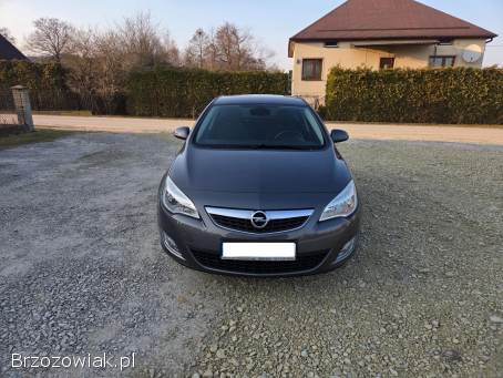 Opel Astra J 2011