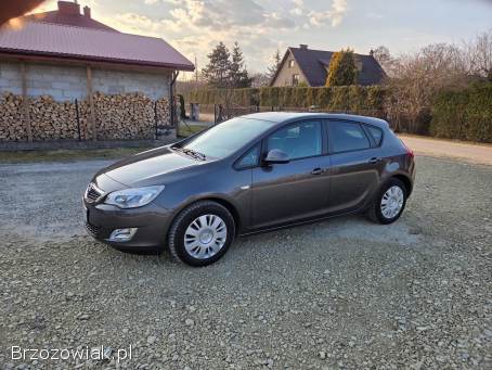Opel Astra J 2011