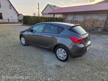 Opel Astra J 2011