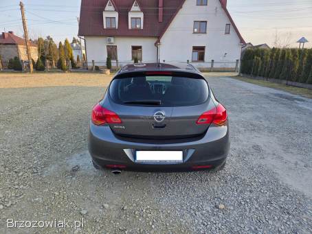 Opel Astra J 2011