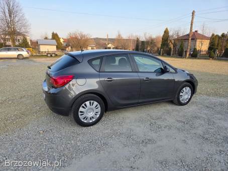 Opel Astra J 2011