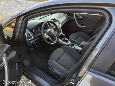 Opel Astra J 2011