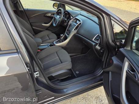 Opel Astra J 2011