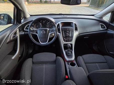 Opel Astra J 2011