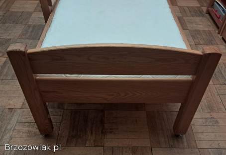 Łóżko drewniane z materacem dla dziecka