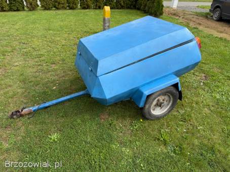 Przyczepka samochodowa typu niewiadów