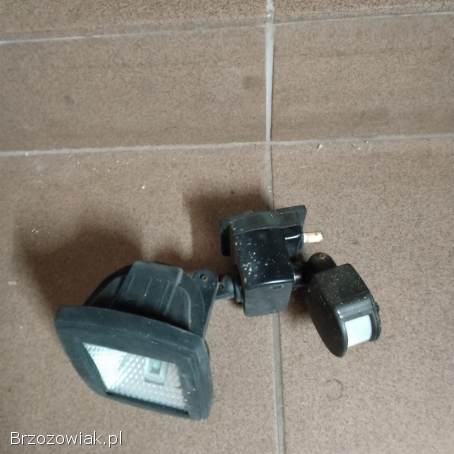 Lampa z czujnikiem ruchu
