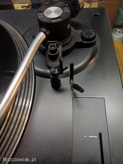 Gramofon Akai ATT05U