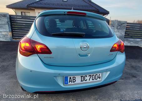 Opel Astra 1.  7CDTi Cosmo 2010