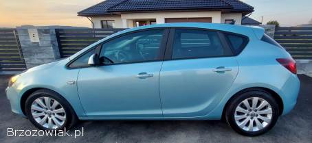 Opel Astra 1.  7CDTi Cosmo 2010