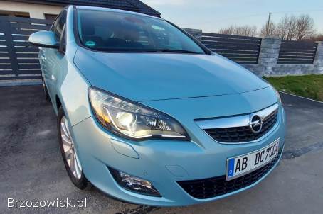 Opel Astra 1.  7CDTi Cosmo 2010