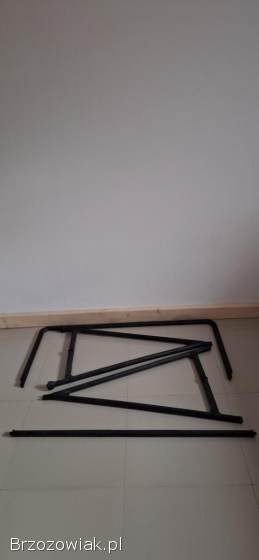 Wieszak z ikei na ubrania wolnostojący.