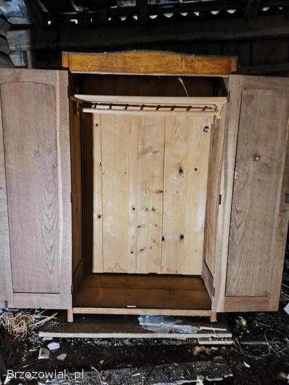 Stara szafa drewniana