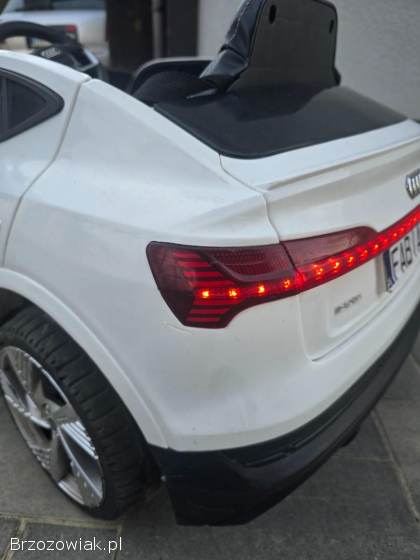 Autko elektryczne audi