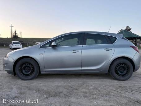 Opel Astra Astra J Sport 2010