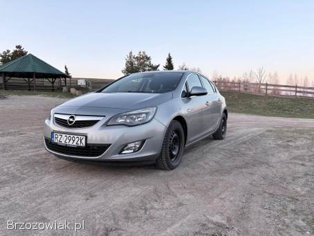 Opel Astra Astra J Sport 2010