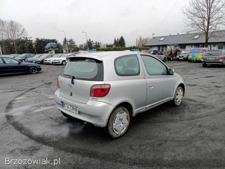 Toyota Yaris 1.  3 00r 2000