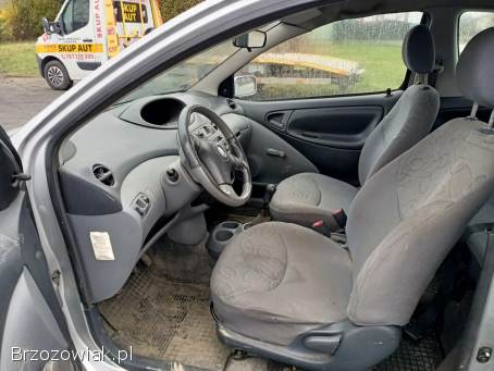 Toyota Yaris 1.  3 00r 2000