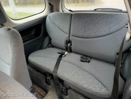 Toyota Yaris 1.  3 00r 2000