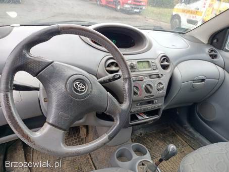 Toyota Yaris 1.  3 00r 2000
