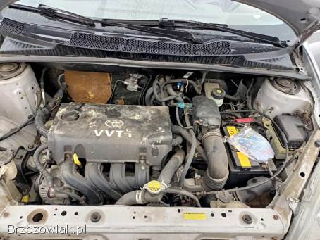 Toyota Yaris 1.  3 00r 2000