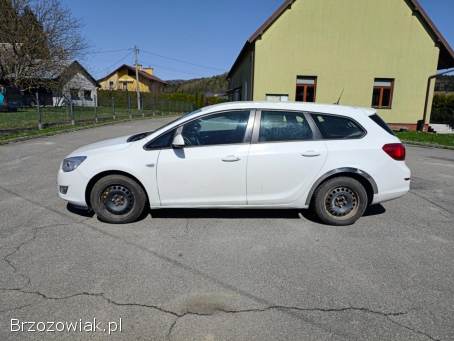 Opel Astra Sports Tourer 2011