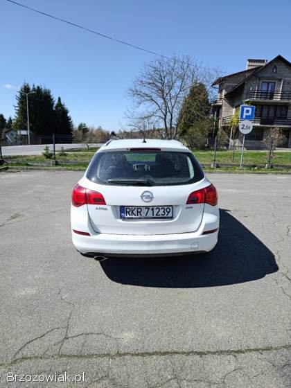 Opel Astra Sports Tourer 2011