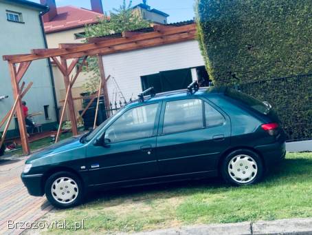 Peugeot 306 1.  4 benzyna  1999