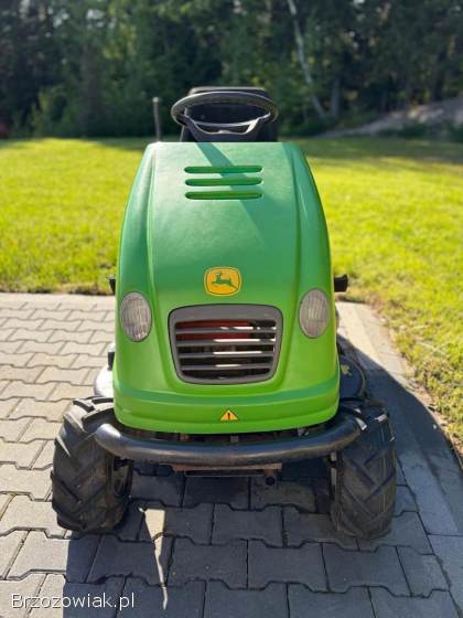 John Deere LawnBoss 15.  5 HP + pług + kosz