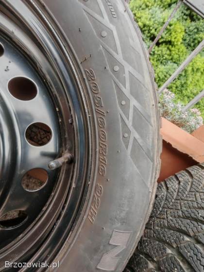 4 opony zimowe z felgami Nexen 205/60/R16 4 szt Jak Nowe