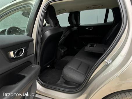 Volvo V60 B3 2.  0i 163KM  2021