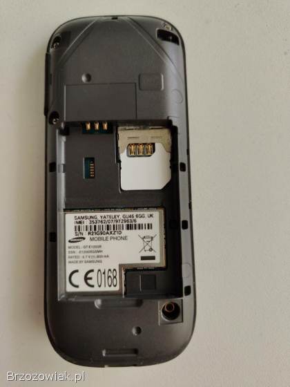 Telefon Samsung GT-E1200R z ładowarką.